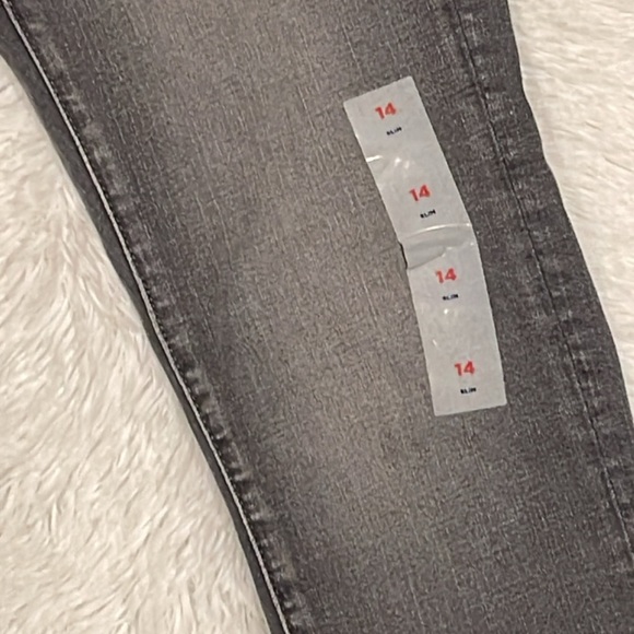 Old Navy High-Waisted O.G. Straight Built-In 360 Stretch Jeans - Picture 3 of 8